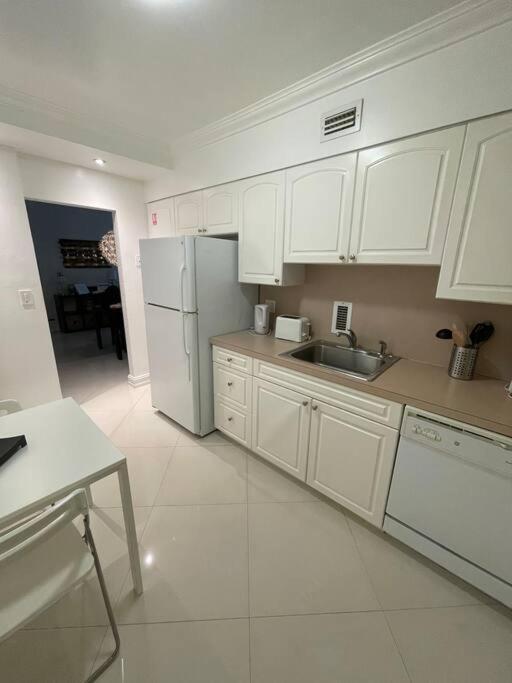 Sian 3G Apartment Hollywood Exterior photo